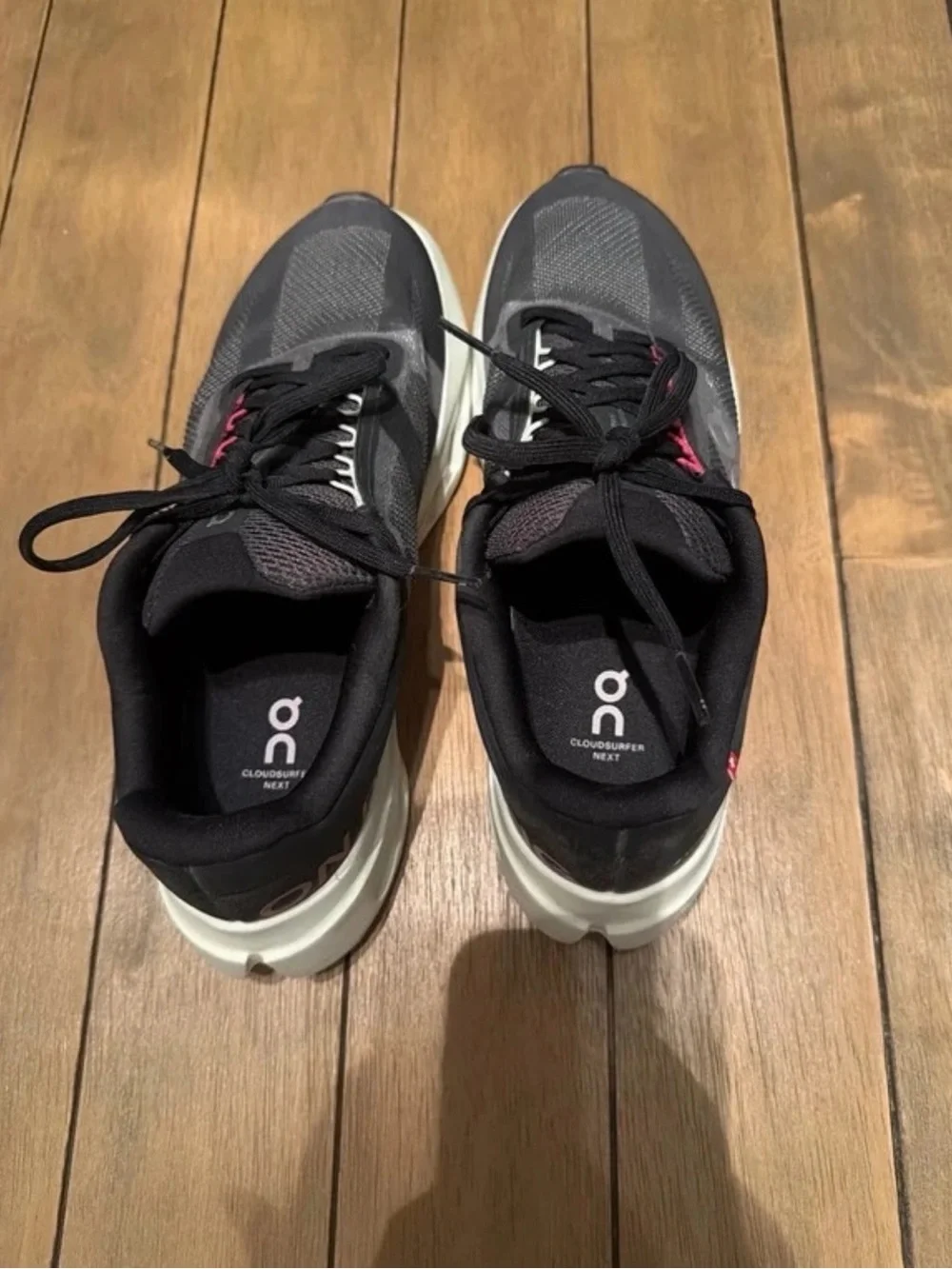 On Cloudsurfer running shoes W8.5